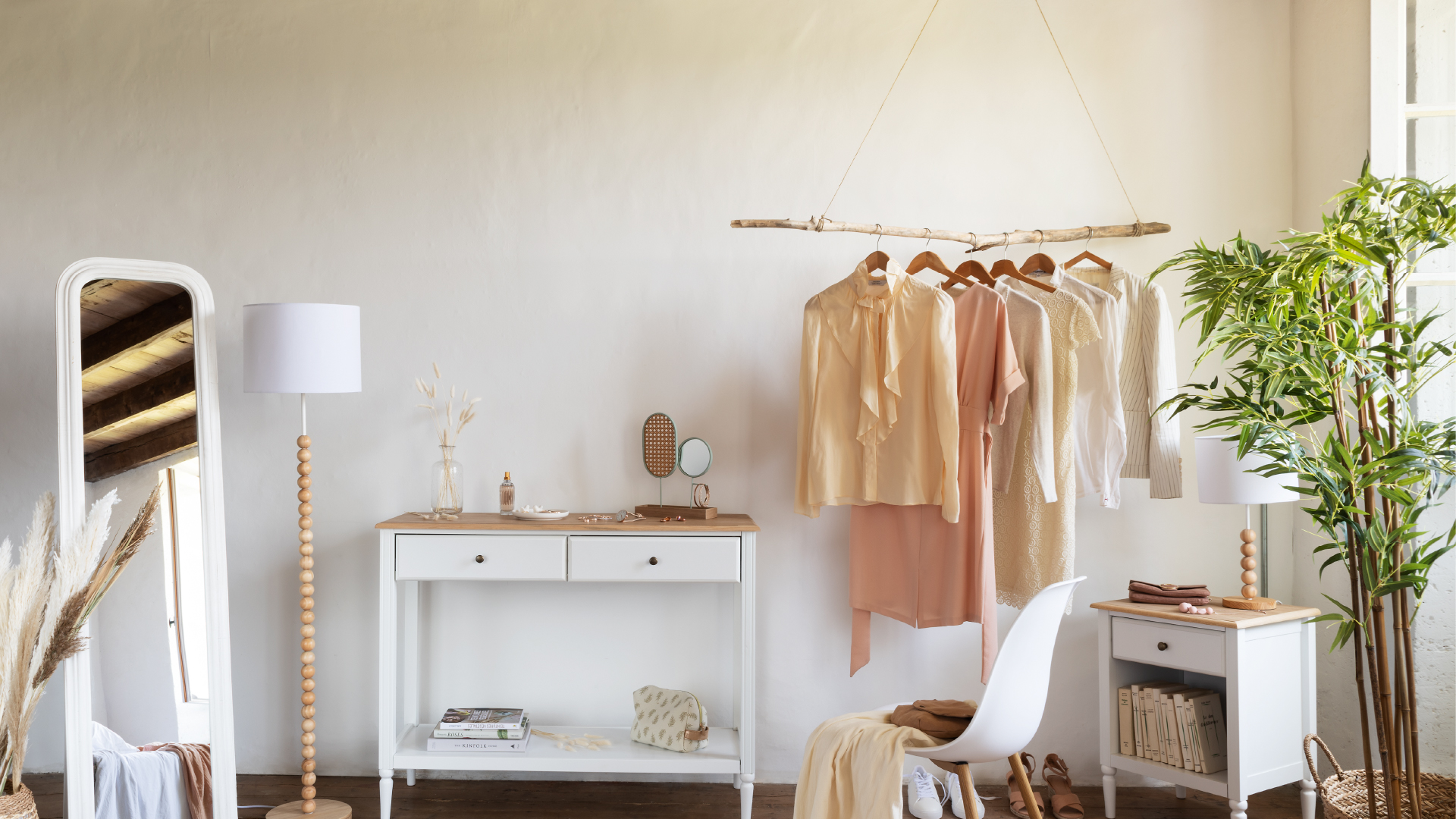 /on/demandware.static/-/Sites-homa-storefront-pt/default/dw7c9ed29a/iluminação-Candeeiros de pé_20240124 textos SEO páginas categorias.jpg